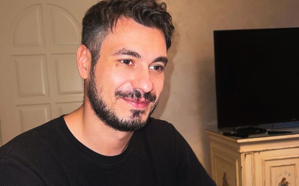 Alex Pițurcă s-a distrat toată noaptea alături de o t&acirc;nără de doar 21 de ani. Cei doi au fost surprinși &icirc;n ipostaze tandre, &icirc;n club